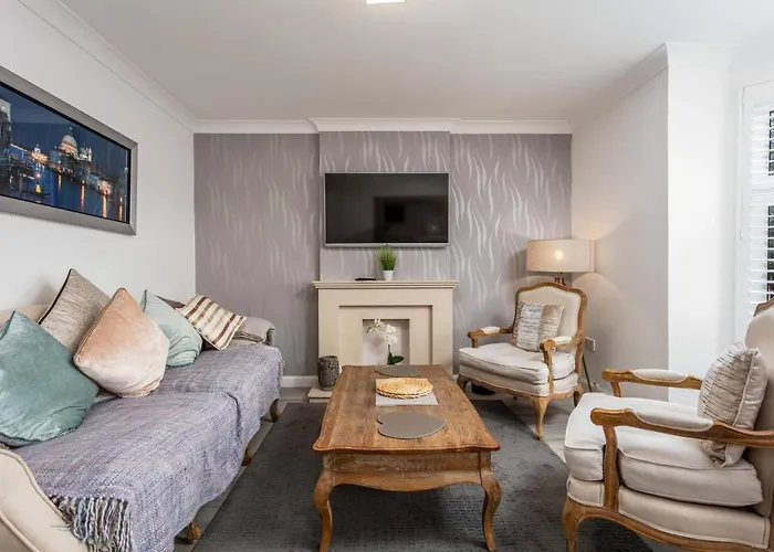 9A Millbrae - Donnini Apartments